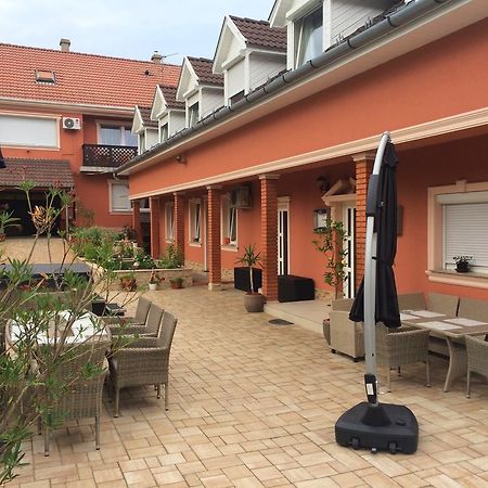 Csillag Panzio Hotel Vác Екстериор снимка