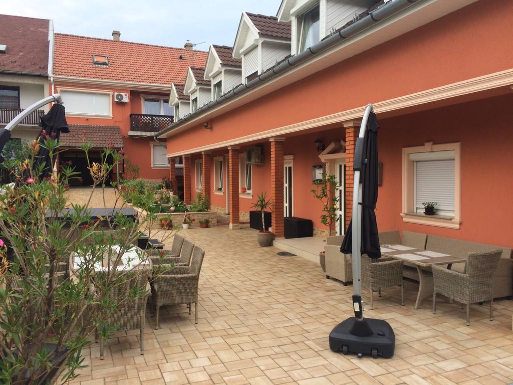 Csillag Panzio Hotel Vác Екстериор снимка