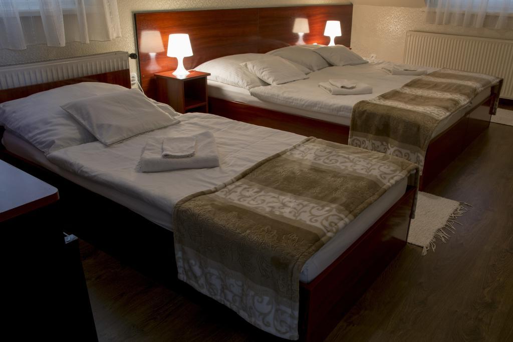 Csillag Panzio Hotel Vác Екстериор снимка