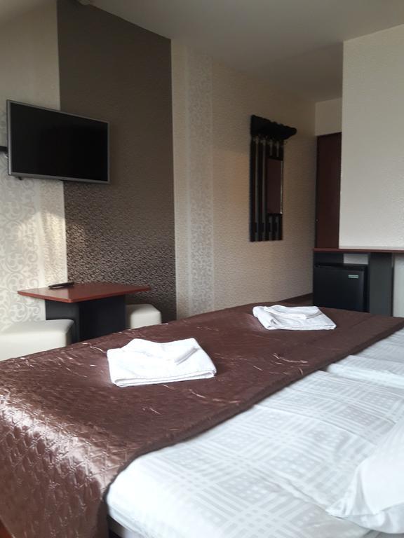 Csillag Panzio Hotel Vác Екстериор снимка
