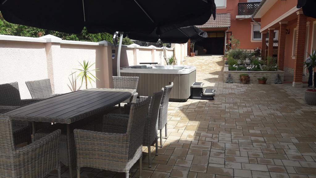 Csillag Panzio Hotel Vác Екстериор снимка