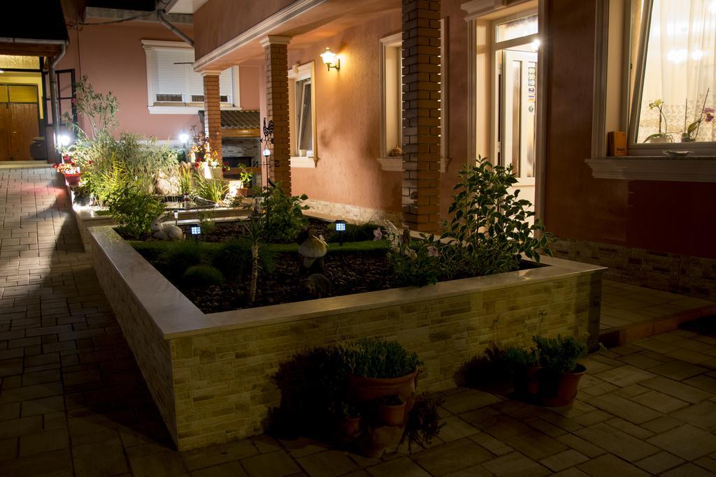 Csillag Panzio Hotel Vác Екстериор снимка