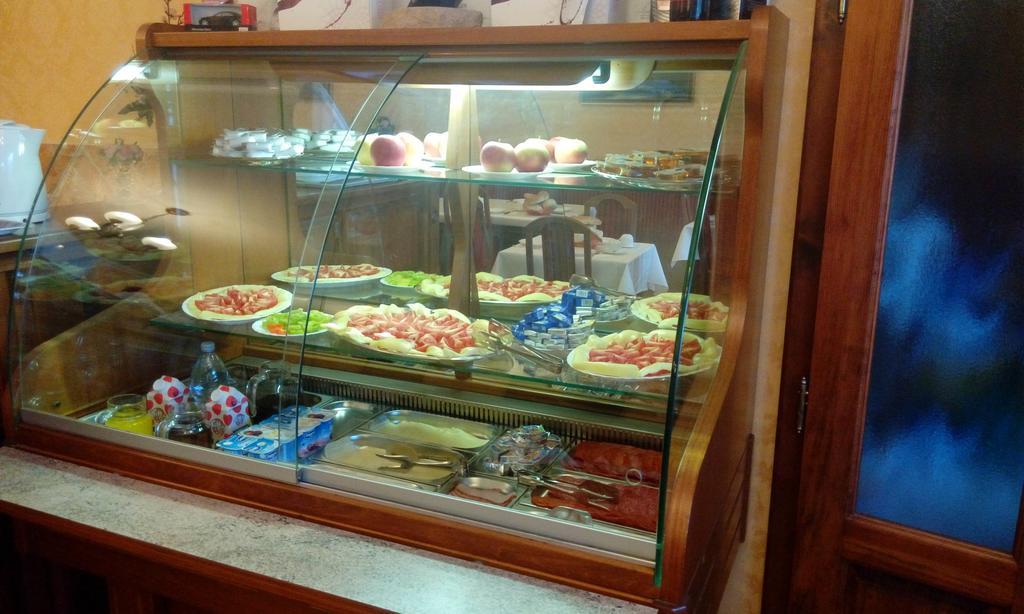 Csillag Panzio Hotel Vác Екстериор снимка
