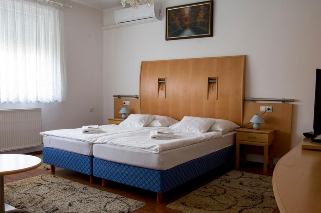 Csillag Panzio Hotel Vác Екстериор снимка