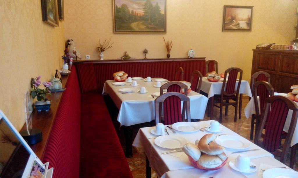 Csillag Panzio Hotel Vác Екстериор снимка