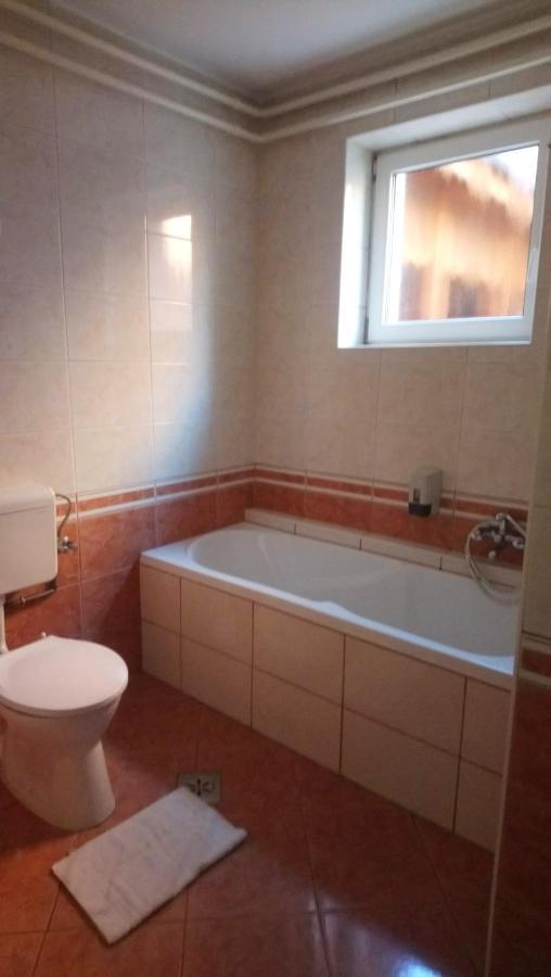 Csillag Panzio Hotel Vác Екстериор снимка